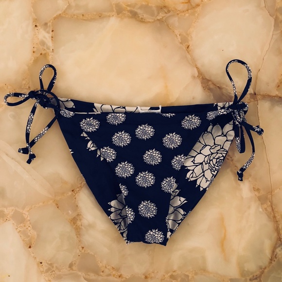 QSW Quicksilver Reversible String Bikini. Size S - Picture 6 of 8